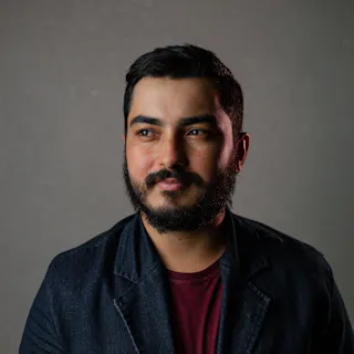 Ritratto realistico di uomo per la testimonianza di Marco