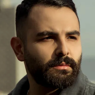 Ritratto realistico di uomo per la testimonianza di Roberto