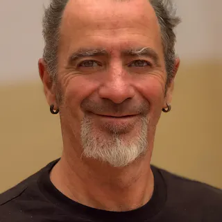 Ritratto realistico di uomo per la testimonianza di Stefano